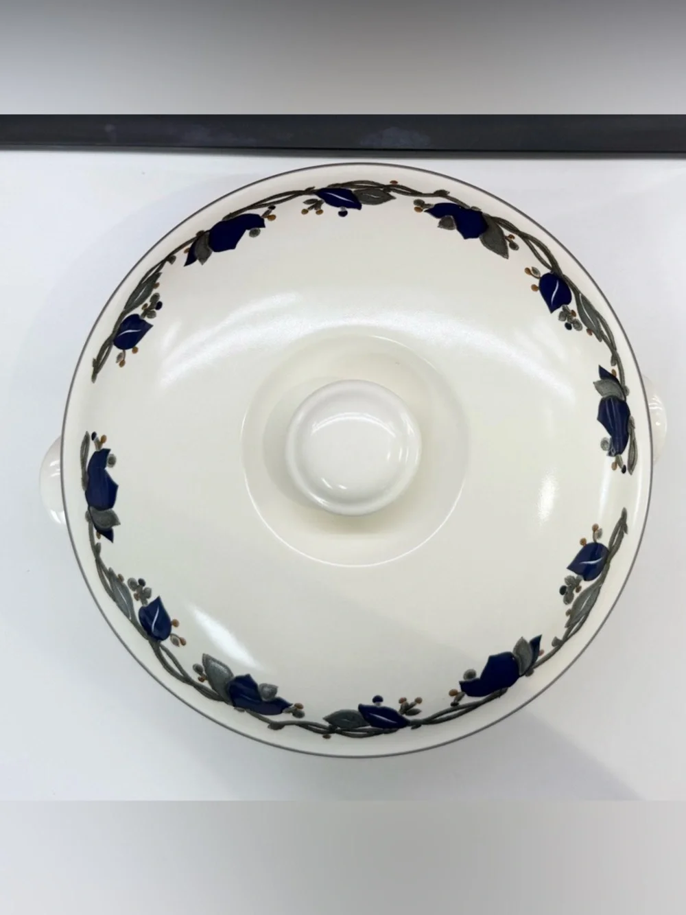 Mikasa Intaglio Arabella 2 pc Covered Casserole 9.5 ” x 2.25” - Oven to Table
